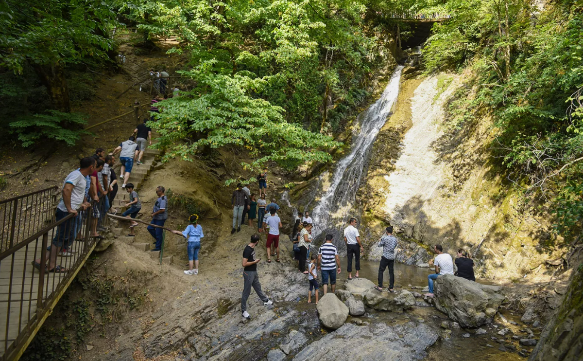 Seven Beauties waterfall cascading down the rocks