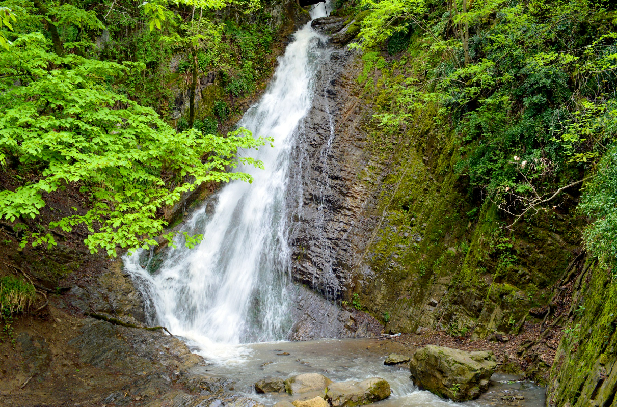 Surrounding landscape of the Seven Beauties waterfall